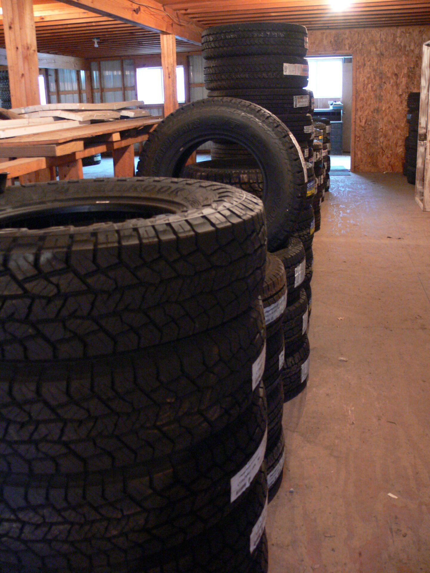 North Missouri Tire - Macon (inside view)